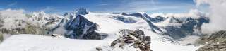 Panoramablick über Gletscher und Hochgebirge