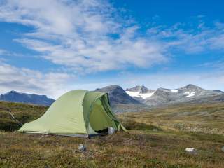 Zelt in schwedischer Fjäll-Landschaft