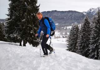 Thomas Lämmle mit Schneeschuhen im Allgäu