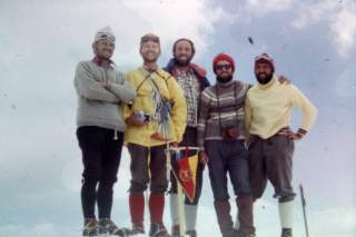 Historisches Foto von fünf Männern am Berg