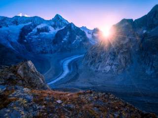 Blick auf Gletscher mit untergehender Sonne