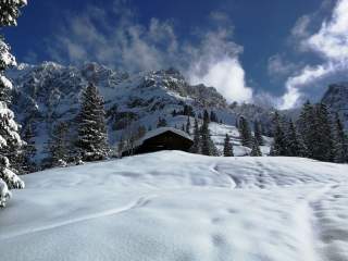 Hochlandhütte im Winter