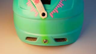 Helm mit Verfärbung durch UV-Strahlung