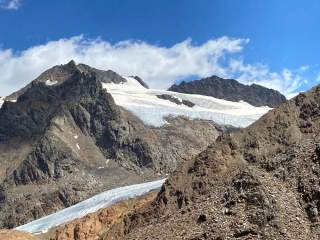 Berglandschaft mit Gletschern