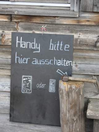 Handy ausschalten: Schild auf der Tegernseer Hütte