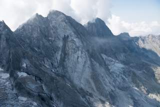 Bergsturz Piz Cengalo Ausbruchstelle Murgang Bondo, Foto: VBSswisstopoFlugdienst