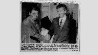 Scan eines Zeitungsausschnitts. Zu sehen ist ein Schwarz-Weiß-Foto von zwei Männern, die sich die Hände Schütteln, darunter ein kurzer Text.