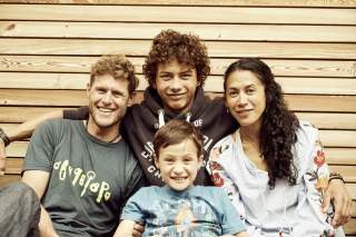 Stephan Siegrist mit seiner Partnerin und den beiden Söhne