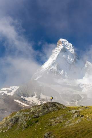 Mensch vor dem Matterhorn