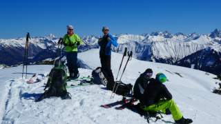 Skitourengruppe am Gipfel des Toreck