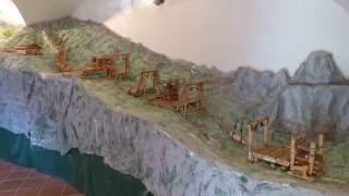 Seilbahn-Modell zum Transport geschlagener Baumstämme im Ökomuseum in Paularo.